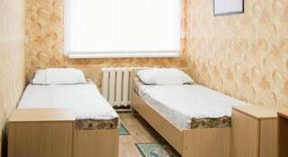 Гостиница Гостевой дом  Солнечная Нижний Тагил Двухместный номер с 2 отдельными кроватями и общей ванной комнатой-6